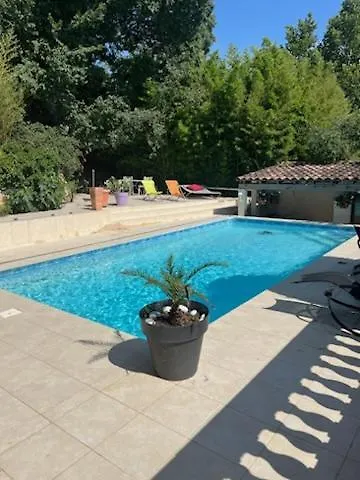 L'Appartement Du Micocoulier Salon-de-Provence 0*,  France